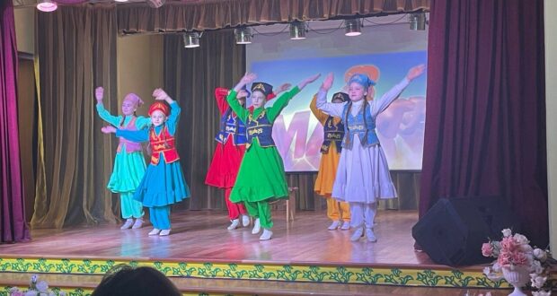 A festive concert at the Siberian-Tatar culture center in Tobolsk