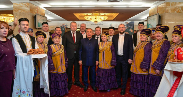 Rustam Minnikhanov meets participants of XIII All-Russia gathering of entrepreneurs of Tatar villages