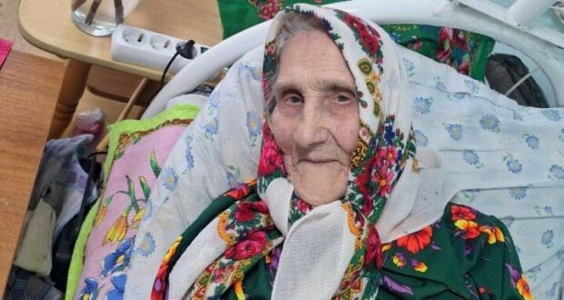 Труженица тыла Минесафия Багавиева помогает бойцам СВО