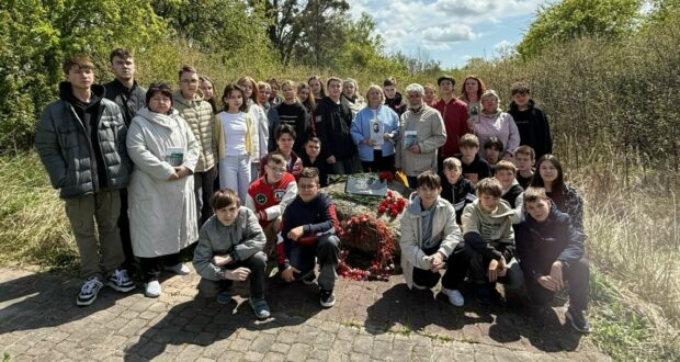 Гости из Татарстана почтили память поэта-воина Фатиха  Карима