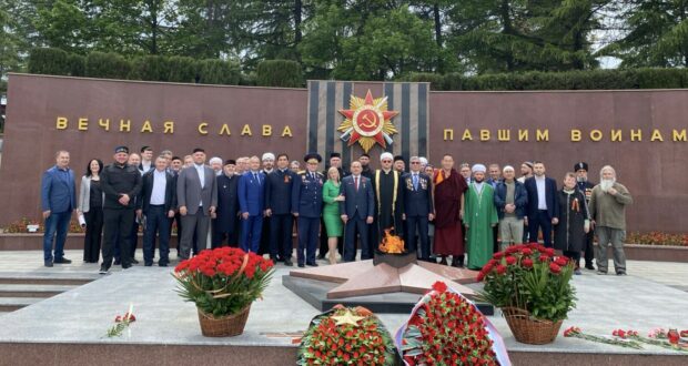 Данис Шакиров Сочида Мәңгелек утка чәчәкләр салды