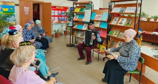 В Чепчуговской сельской библиотеке проведен литературный час «Читаем Тукая»