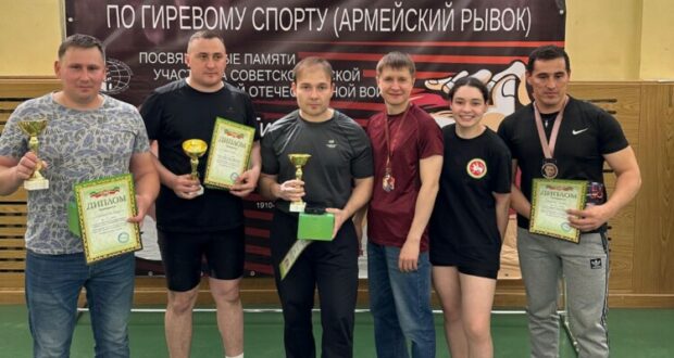 Прошел Всероссийский турнир по гиревому спорту на приз конгресса татар