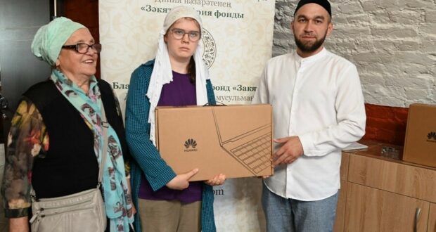 В честь Курбан-байрама и Дня защиты детей БФ «Закят» подарил ноутбуки школьникам из малоимущих семей и сиротам