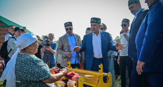 Рөстәм Миңнеханов Оренбург өлкәсендә Сабантуйда: “Сабантуйга”, милләтенә һәм диненә карамастан, барысы бергә җыела