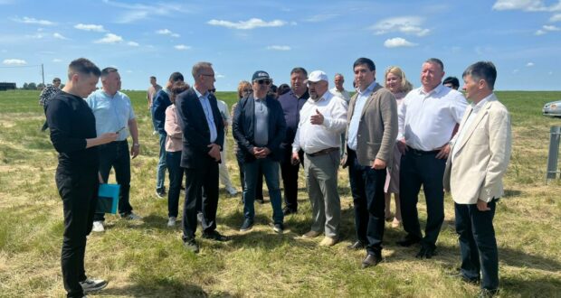 Васил Шәйхразыев Пономарёвка авылында узачак өлкә Сабан туе мәйданы белән танышты