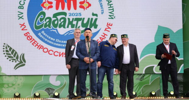 Рустам Минниханов поприветствовал гостей XV Всероссийского сельского Сабантуя
