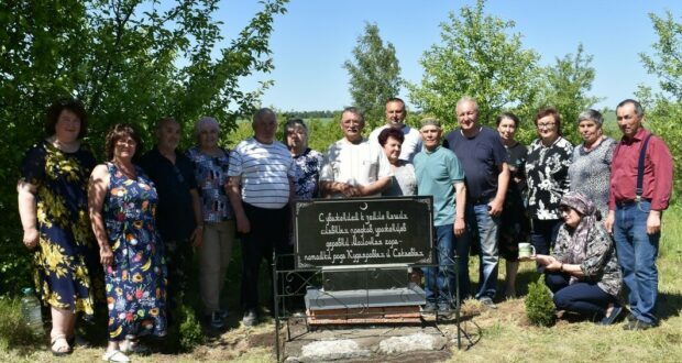 В Кадомском районе на месте исчезнувшего села Молочная гора потомки местных жителей из Башкирии установили мемориальный камень