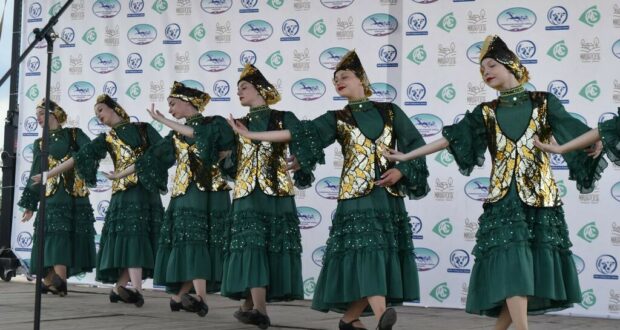 Сабантуй по окончанию посевной кампании прошел в АО “Племенной конный завод “Омский”