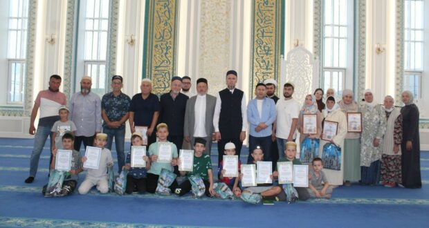 В Лаишеве наградили детей, которые посещали курсы в Соборной мечети «Зайнаб»