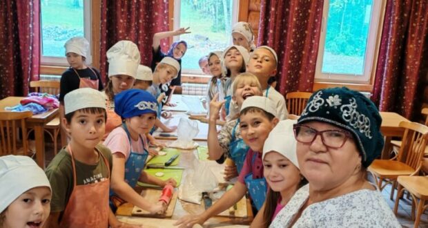 В Новосибирске прошёл мастер-класс по приготовлению татарской лапши