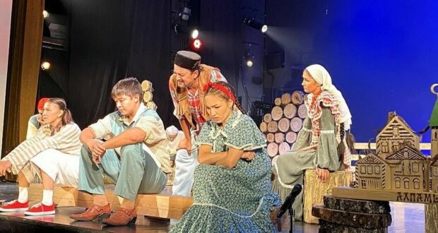 К юбилею актера Низамиева — «красная» пьеса о вымирающем селе