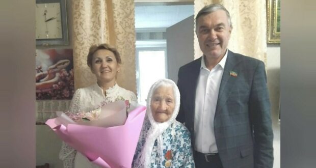 Лениногорскида яшәүче Халидә Әхмәтҗанова 100 яшьлек юбилеен билгеләп үтте