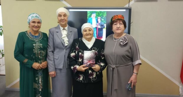 Алсу Садретдинованын тәүге китабы дөнья күрде.