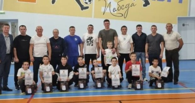 Апаста әтиләр һәм балалар ярышты