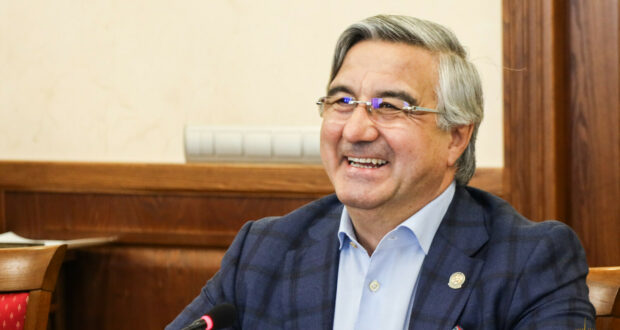 МИЛЛИ ШУРА РӘИСЕ ВАСИЛ ШӘЙХРАЗЫЕВНЫҢ ӘНИЛӘР КӨНЕ УҢАЕННАН КОТЛАВЫ