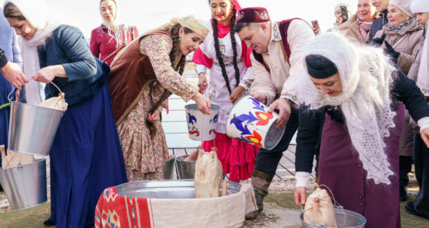 Казан үзәгендә каз өмәсе: «Чит илдән килгән кунаклар да гореф-гадәтләрне күрә»