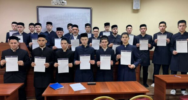 Казан югары мөселман мәдрәсәсе шәкертләре “Татарча диктант”та катнашты