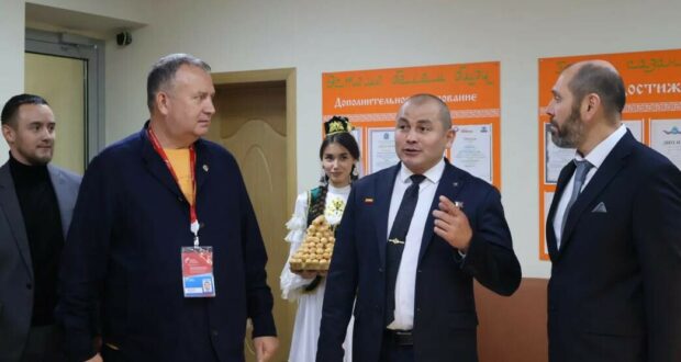 Урок мужества в дни каникул: Герой России Рустам Сайфуллин встретился с учениками школы «Яктылык»