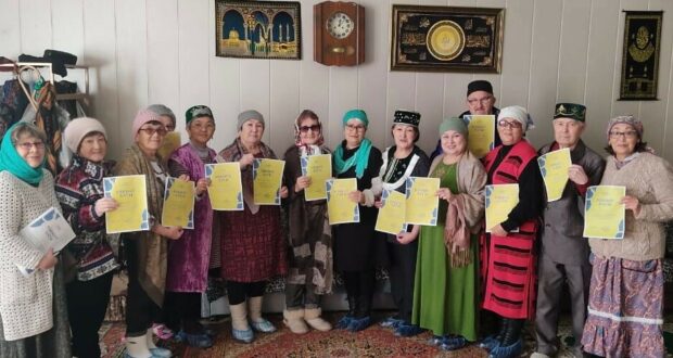 Сегодня женский татарский клуб «Чулпан» из посёлка Большеречье в очередной раз принял участие во всемирной акции «Татарча диктант»