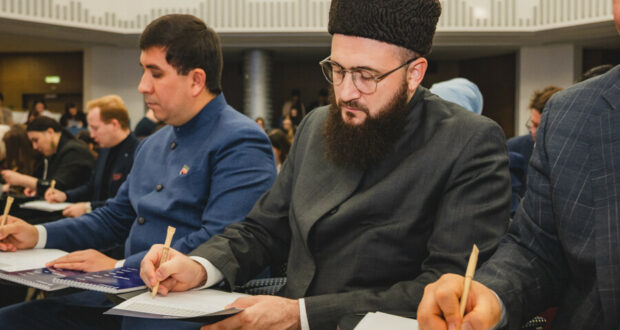 Камил хәзрәт Сәмигуллин «Татарча диктант» акциясендә катнашты