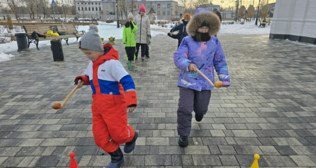 В Александровском саду прошла фольклорно-игровая программа «Гусиное перышко»