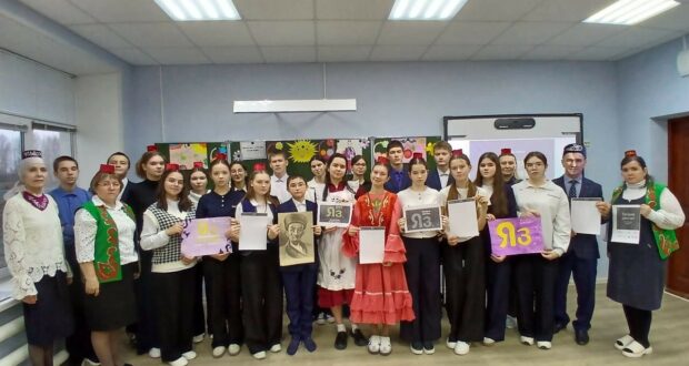 Балык Бистәсе районы Шомбыт урта мәктәбе мәйданчыгында “Татарча диктант” акциясе үткәрелде.