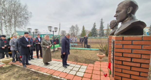 Посетили музей села Янгискаен и почтили память героев